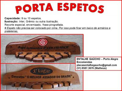 Placas e porta espetos artesanais entalhadas e pirografadas para sitios e churrasqueiras
