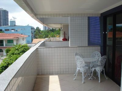 3 suítes  com armários e sacadas