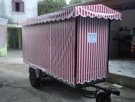 VENDE-SE UM REBOQUE DE LANCHE TODO EM INOX 