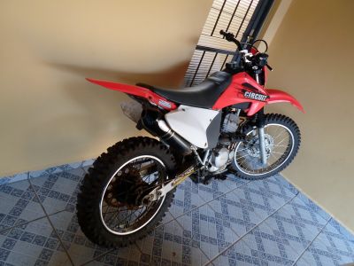 Vendo Moto trilha 250cc
