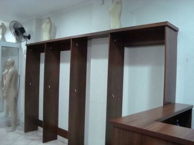Vende se instalação semi nova para loja de roupas