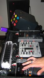 SOM - LUZ - LASER - DJ PARA FESTAS BRASÍLIA Tel: 8524-3959.