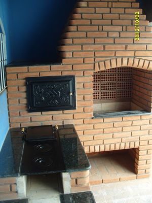 CHURRASQUEIRA COM FORNO E FOGÃO À LENHA - 7GRILL