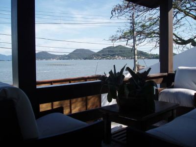 CASA FRENTE AO MAR EM CACUPE