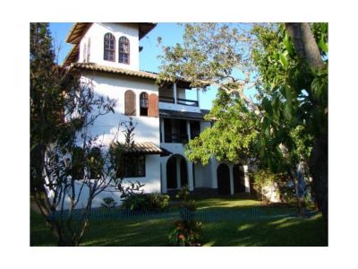 LINDA CASA COM VISTA PARA À PRAIA DO SASNTINHO