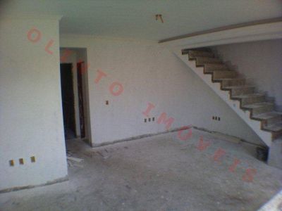 Olinto Imóveis vende Duplex 3 qts no Jardim Mariléa em Rio das Ostras