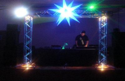 MAQUINA DE FUMAÇA E ILUMINAÇÃO ALUGUEL