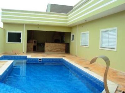 Linda casa em Condominio de Boituva