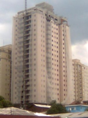 VENDE-SE APARTAMENTO - ALTOS DO ESTORIL — Osasco