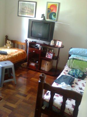 DIVIDO AP 2 D 2 BANH C EST. Q EST. TRAB. NÃO FUME