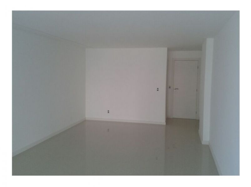 4 Quartos em Praia de Itapoã. Avenida Hugo Musso. Ao lado do Mar.