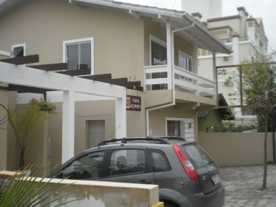 CASA PRÓXIMO À PRAIA