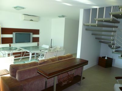 Lindo duplex 04 suítes.