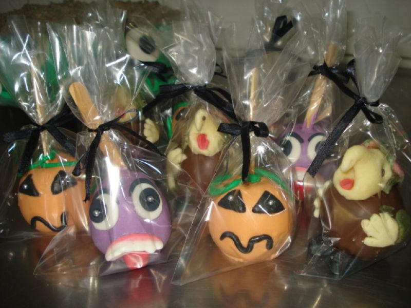 Bolos docinhos maça do amor mesa de guloseimas kit pirulito halloween