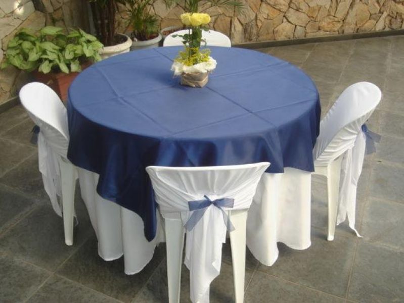 Aluguel de mesas e caixa de gêlo