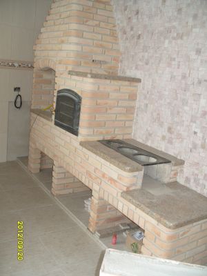 CHURRASQUEIRAS, FORNOS E FOGÕES A LENHA.