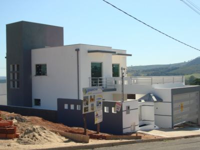 Casa 3 dormitórios - nova