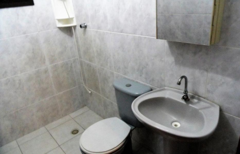 Cód. M003 Ap com piscina e salão de jogos predio frente ao mar.