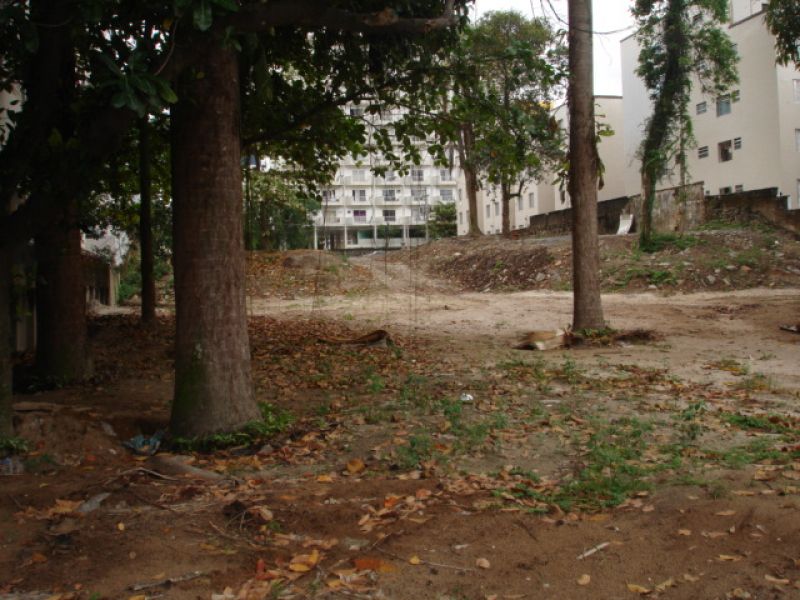 Excelente Área no Centro de SÃO VICENTE 