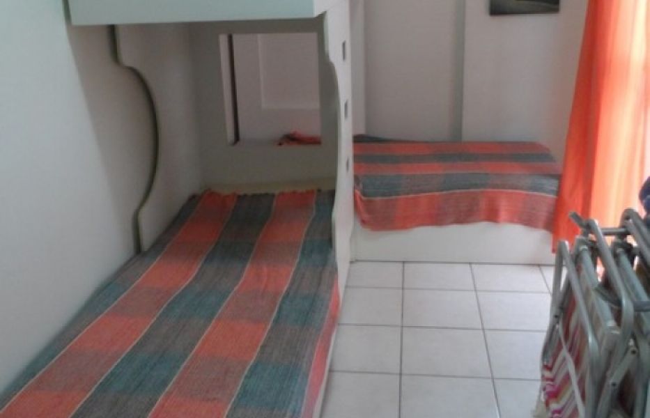 M015 Prédio novo de alto padrão, frente ao mar com piscina 2 dorm