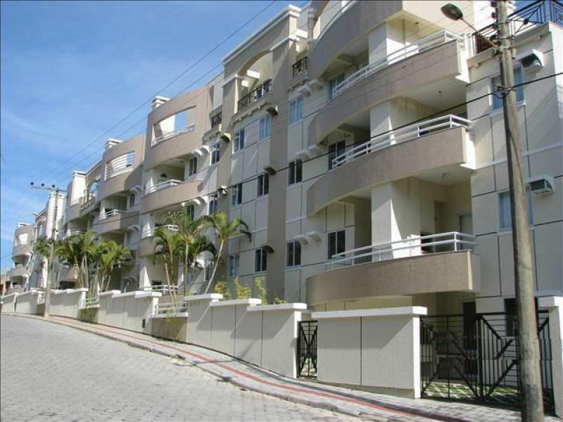 AC019- APARTAMENTO A VENDA FINAMENTE MOBILIADO EM BOMBINHAS