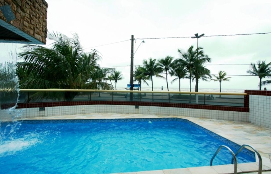 M015 Prédio novo de alto padrão, frente ao mar com piscina 2 dorm
