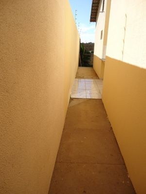 01 CASA ISOLADDA, 02 QTS C/ SUITE. SANTA RITA