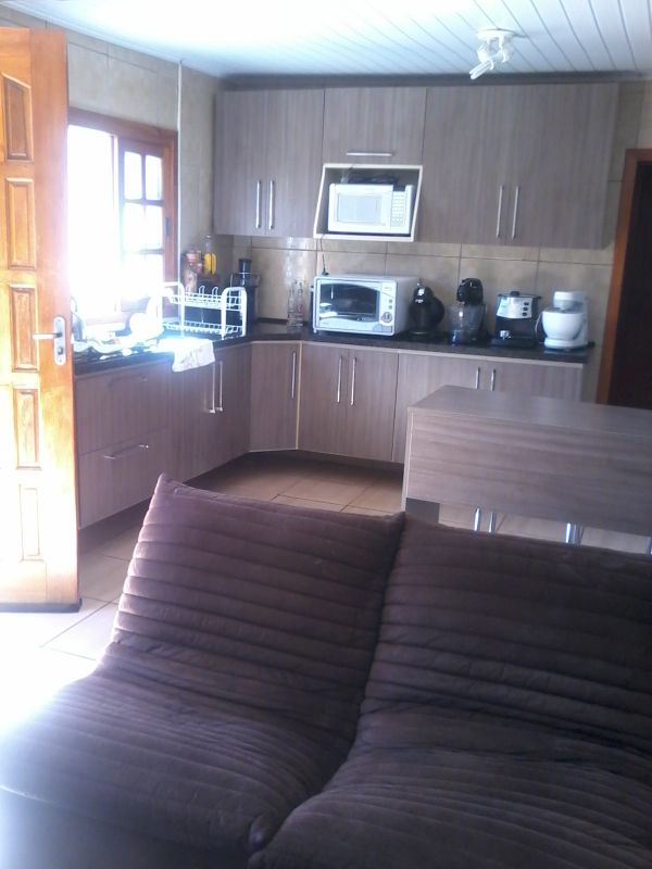 Vendo ótimo terreno com duas casas.