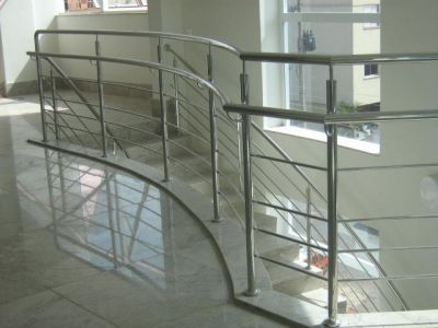 CORRIMÃO EM AÇO-INOX