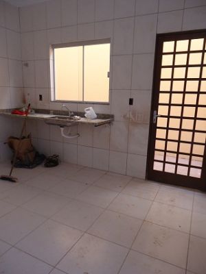 01 CASA ISOLADDA, 02 QTS C/ SUITE. RES. FIDELIS