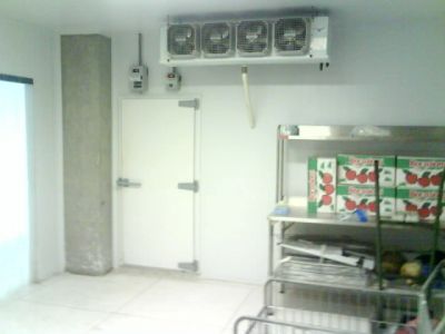 Painel em Poliuretano ou Poliestireno / Porta Câmara Frigorífica