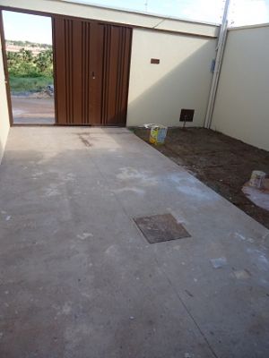 01 CASA ISOLADDA, 02 QTS C/ SUITE. RES. FIDELIS