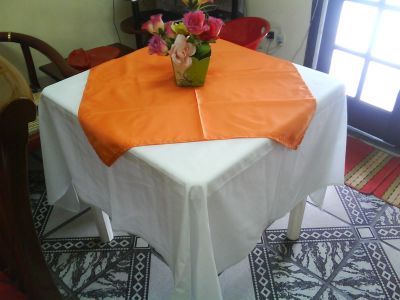 Aluguel de Toalhas de mesa cores Variadas.