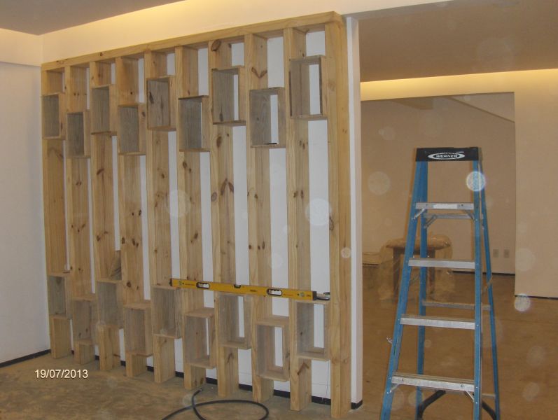 pergolado, deck, armario em madeira maciça ,painel em madeira