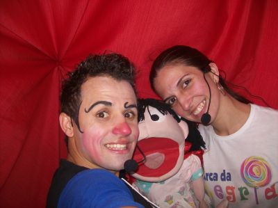 PALHAÇOS,MÁGICO  E CIA