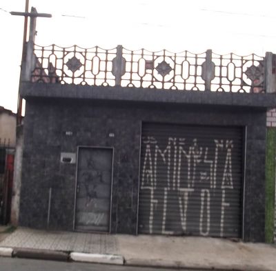 Vende-se casa + Salão comercial no Jd dos Ipês