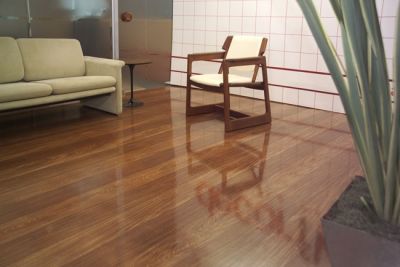 Pisos emborrachados e PVC