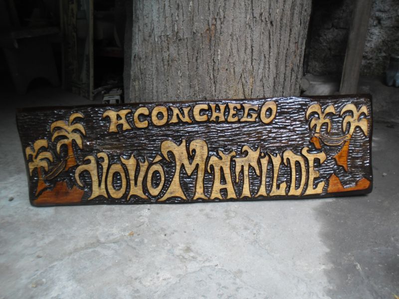 Placas em madeira para chãcaras