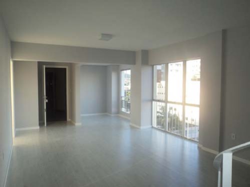 Ed. Ravelli-bairro Centro (próx. ao mercado Althoff).