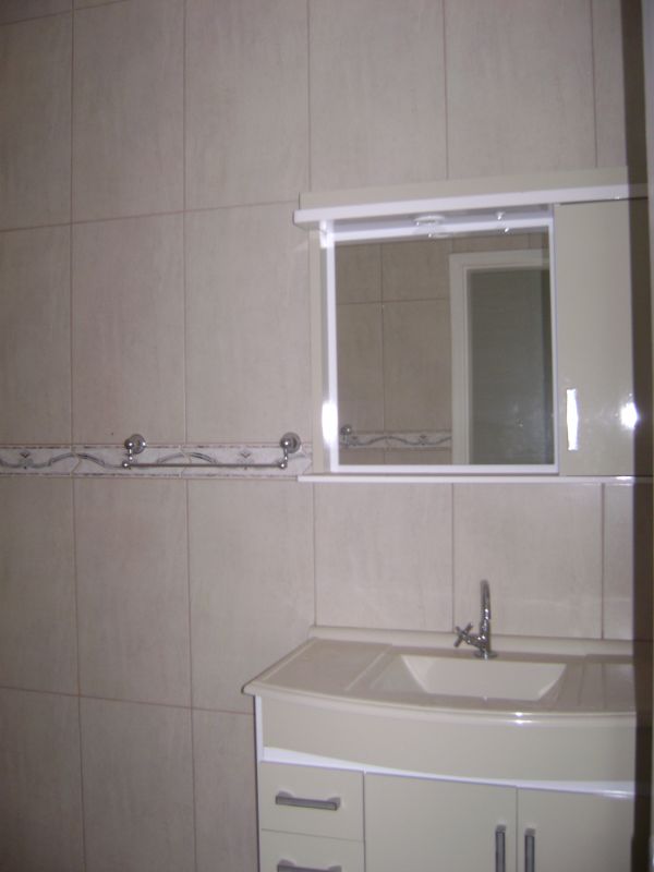 Casa em bairro nobre, quintal grande com entrada independente