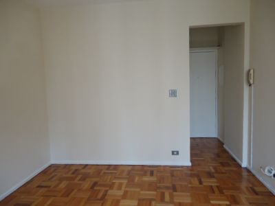 Apartamento de 1 dormitório e 1 vaga demarcada