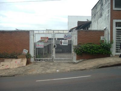 VENDO  C A S A à rua RIACHUELO, 593-CENTRO de SÃO CARLOS,SP.