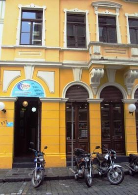 CURSOS DE MASSOTERAPIA & ESTÉTICA