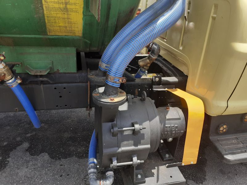 Caminhão Limpa Fossa 8.000 litros $ 35.000,00 Wpp (11) 97751-1305