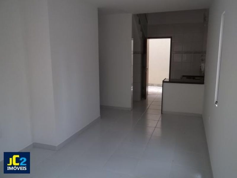 Casa Duplex Nova 03 Quartos 02 Wc Excelente Localização