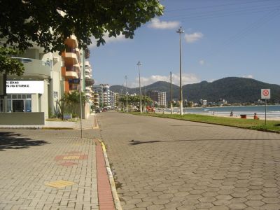 ALUGO APARTAMENTO FRENTE AO MAR