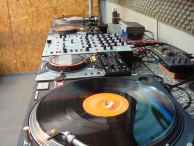 CURSO DE DJ E NA DJ BAN