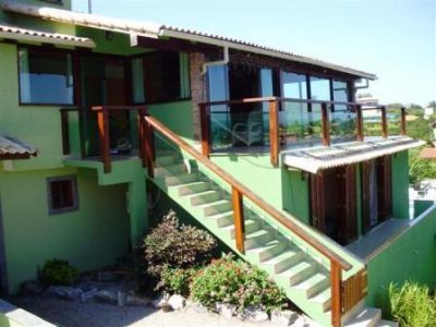 Mansão em Búzios num terreno de 1000 m² com indevassável vista para o mar.