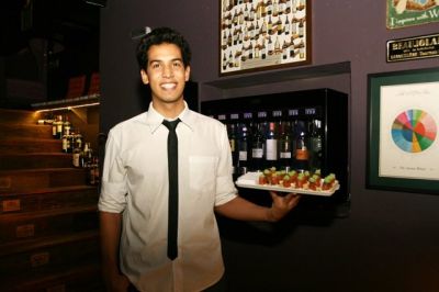 Garçons Jovens e Simpaticos, Bartenders, Recepcionistas, Bar de Caipirinha Completo,.