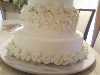 ALUGUEL DE BOLO CENOGRÁFlCO COM NOlVlNHOS CLÁSSlCOS PARA NOlVAS DE BOM GOSTO/R$25O,OO 